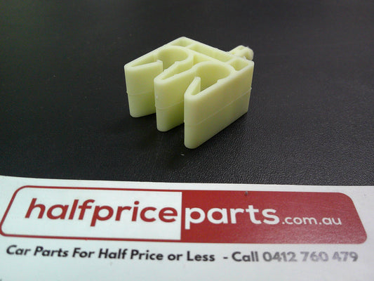 Holden PJ Astra Genuine Wire And Lead Holder Plug New Part