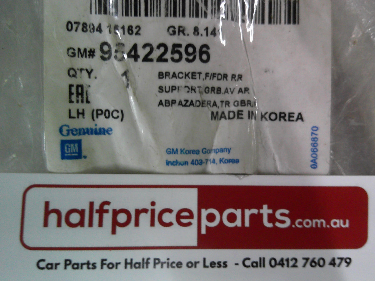 Holden CG Captiva Genuine Left Hand Front Fender Mounting Bracket New Part.