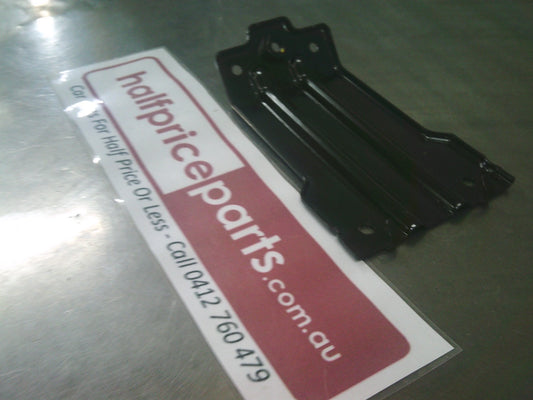 Holden CG Captiva Genuine Left Hand Front Fascia Bracket Lower New Part