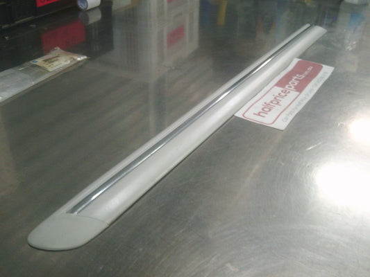 Holden VT/VX Commodore Calais Genuine Right Hand Rear Outer Door Moulding New Part