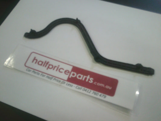 Holden VB/VC/VH/VK/VL/VN/VP/VR/VS/VT Commodore Genuine 5.0L V8 Intake Manifold Rubber End Seal New Part