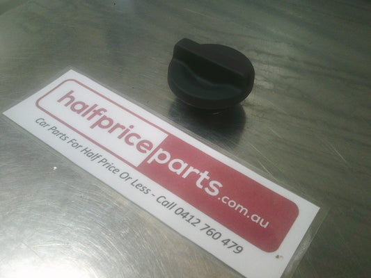Isuzu TFR55 Genuine Oil Filler Cap New Part