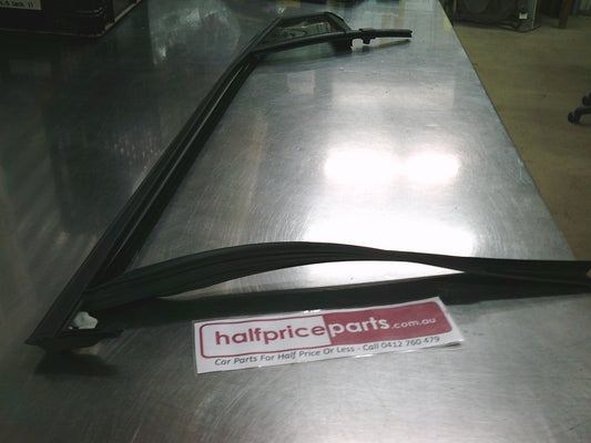 Holden Astra-BK Genuine Left Hand Rear Door Top Door Quarter Glass Weatherstrip New Part
