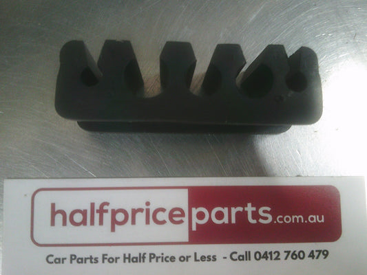 Holden VZ Monaro Genuine Fuel Line Rubber Retainer New Part
