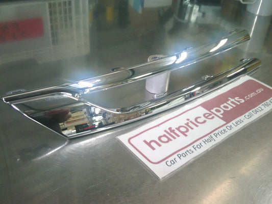 Holden Astra-K Genuine Right Hand Front Chrome Radiator Grille Trim New Part