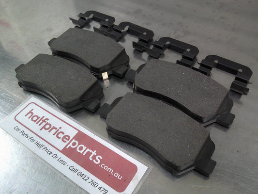 Hyundai I30 GD Hatch Back Genuine Front Brake Pad Set New Part