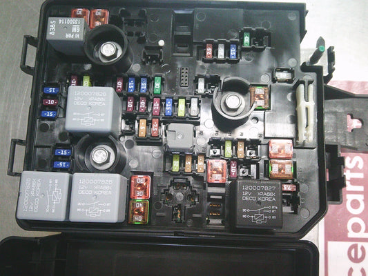 Holden Trax Genuine Fuse Box Assembly With Fuses New Part