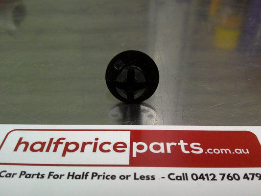 Holden ZB/Tourer Commodore Genuine Lower Bracket Mounting Clip New Part.