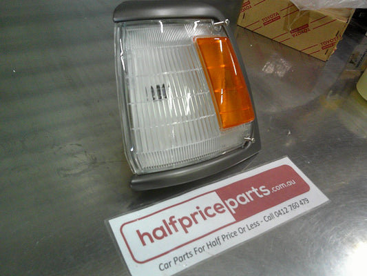 Toyota Hilux 2WD LN85/LN86/LN90/RN85/RN90/YN85 Genuine Right Hand Front Park Iight Indicator New Part
