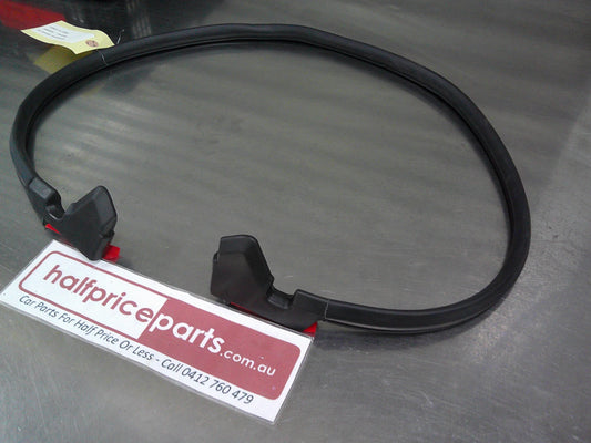 Holden VF V8/HSV Commodore Genuine Rear Bonnet Weatherstrip Seal New Part