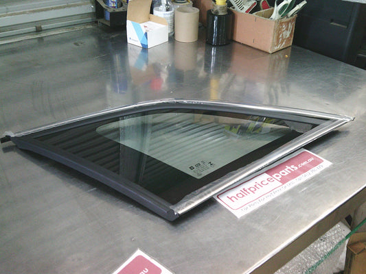 Holden Captiva Sport Genuine Rear Right Hand Quarter Window Assembly New Part