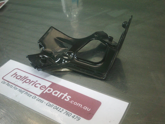 Holden JG Cruze Genuine Right Hand Front Wing Bracket - New Part