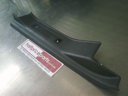 Holden VE Commodore Genuine Left Hand Rear Door Scuff Trim (onyx Black) New Part
