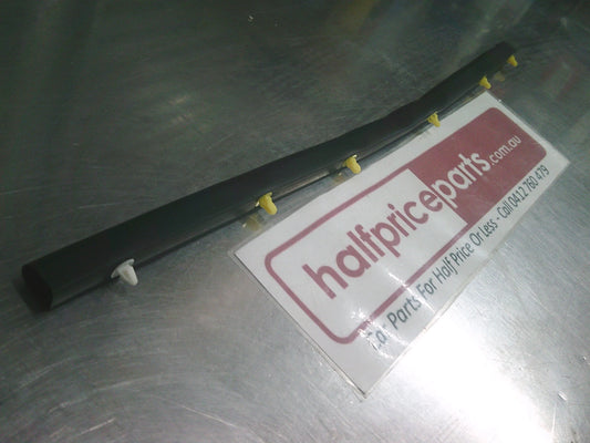 Holden CG Captiva Sport Genuine Rear Door Side Lower Door Weatherstrip New Part