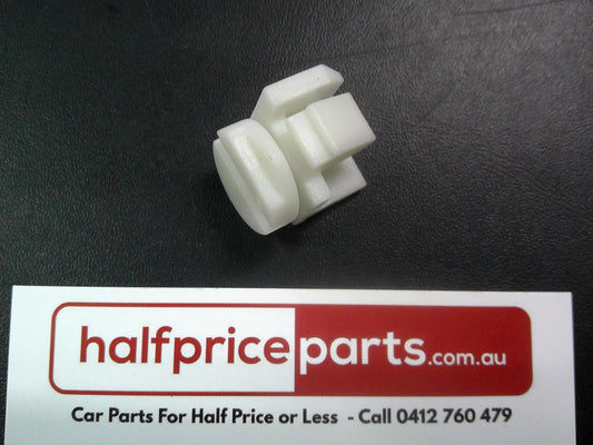 Holden VT/VX/VY/VZ/VU/WH/WK/WL Commodore Genuine Seat Back Retainer New Part