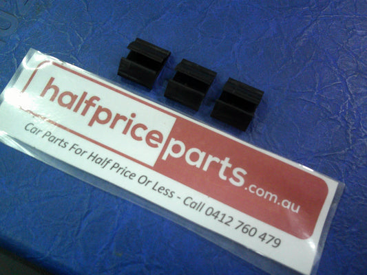 Holden VZ Commodore Lumina Genuine Front Door Weatherstrip Clips 3 Pack New Part