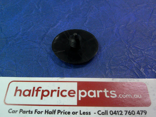 Holden CG Captiva/TK Barina Genuine Bonnet Insulation Clip New Part