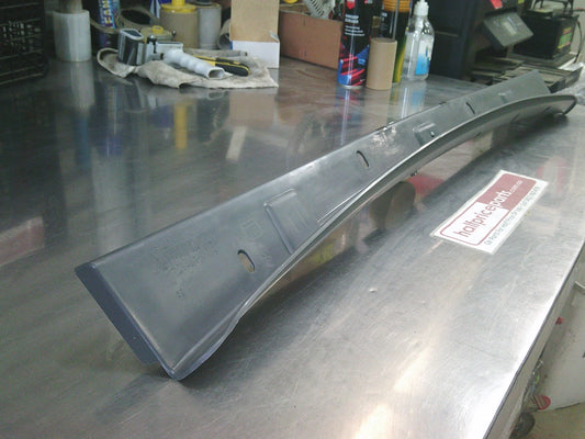 Holden VT/VX/VU/VY/VZ Commodore/Statesman WH/WL/WK Genuine Lower Radiator Trim New Part