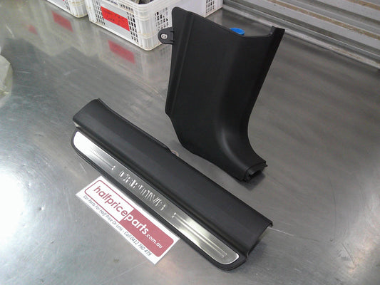 Holden CG Captiva Genuine Right Hand Front Side Kick Panel And Scuff Plate New Part