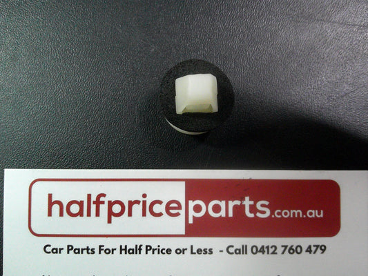 Holden VT/VX/VY/VZ Commodore Genuine Sill Skirt Panel Retainer Nut New Part