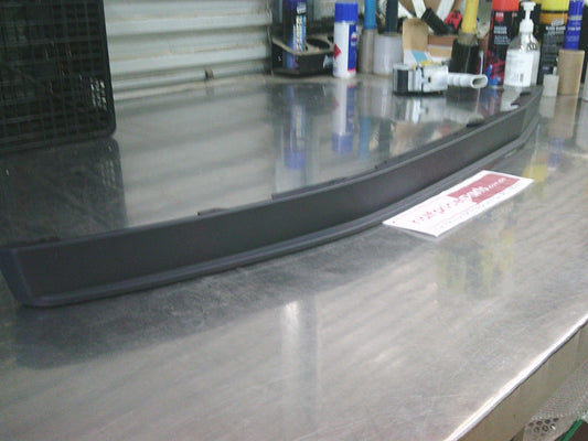 Holden CG Series II Captiva Genuine Front Right Hand Bumper Fascia Air Deflector New Part
