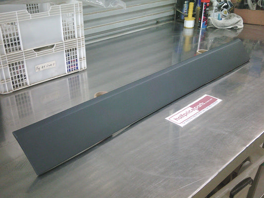 Land Rover Discovery 3-4 Genuine Rear Tail Gate Moulding - New Part