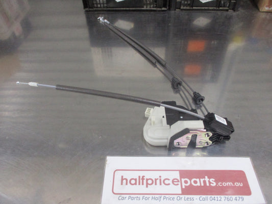 Hyundai Santa Fe Genuine Right Hand Rear Door Latch Assembly New Part