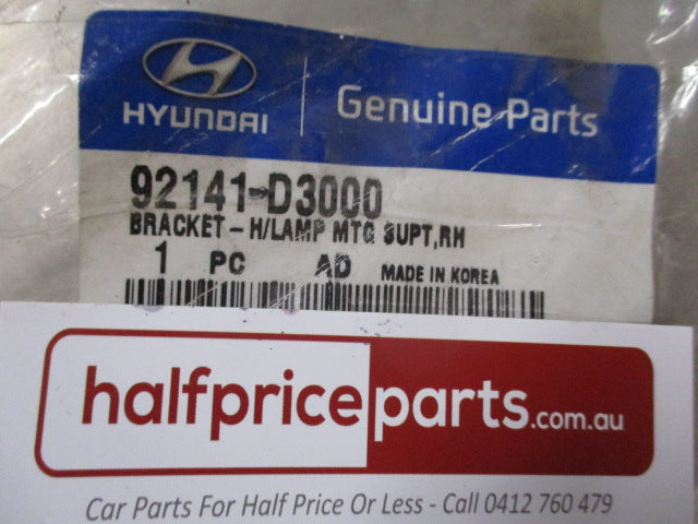 Hyundai Tucson Genuine Right Hand Head Light Mount Support New Part