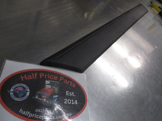 Hyundai Elantra Genuine Right Hand Rear Door Waist Line Moulding New Part