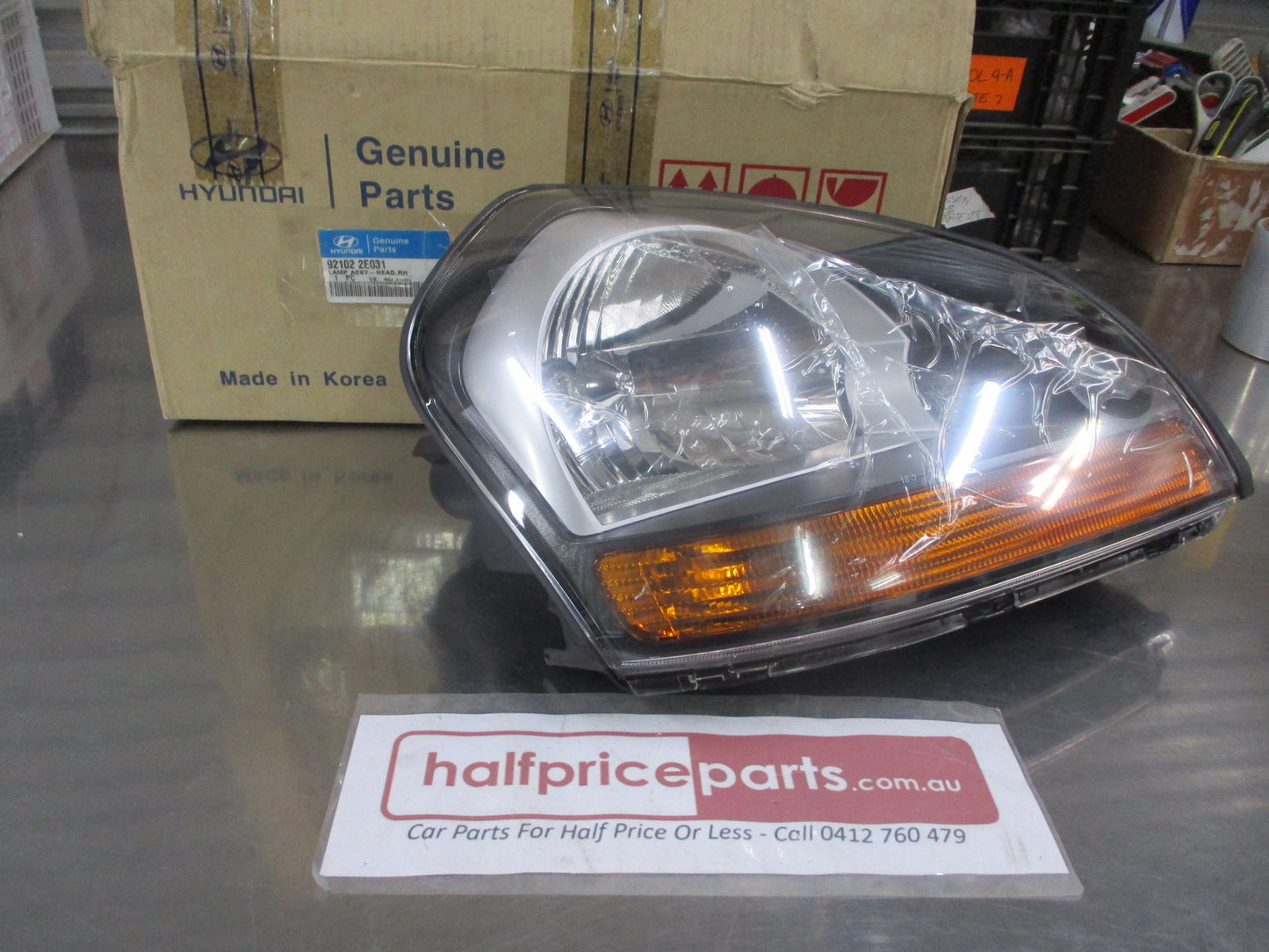 Hyundai Tuscon Genuine Right Hand Front Headlight (Drivers)New Part