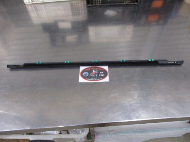 Hyundai Elantra Genuine Left Hand Rear Door Outer Weatherstrip New Part