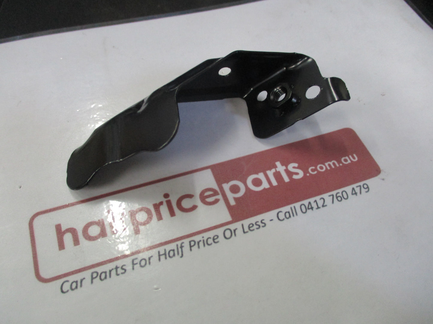 Honda CR-V Genuine Front Right Guard Bracket New Part