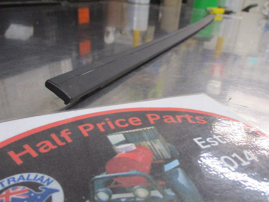 Hyundai Santa Fe Sport Genuine Right Hand Rear Moulding Trim New Part