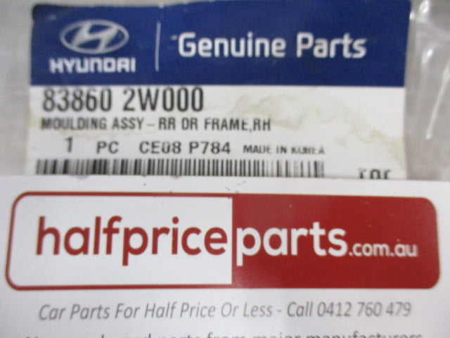 Hyundai Santa Fe Sport Genuine Right Hand Rear Moulding Trim New Part