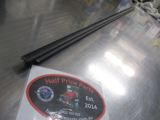 Hyundai I20 Genuine Left Hand Front Door Weather Strip New Part