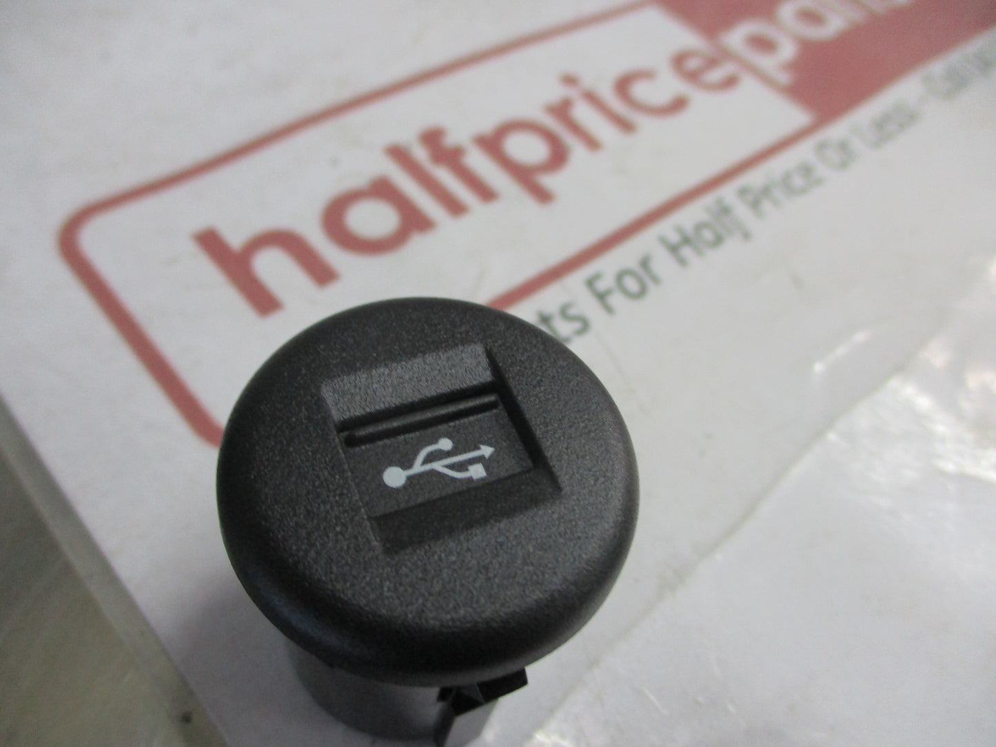 Suzuki Jimny JB64W-XG-XL-XC Genuine USB Socket New Part