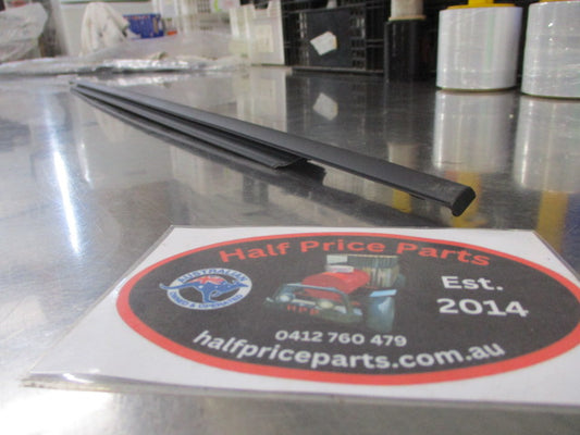 Hyundai Santa Fe Genuine Left Hand Rear Door Weather Strip  New Part