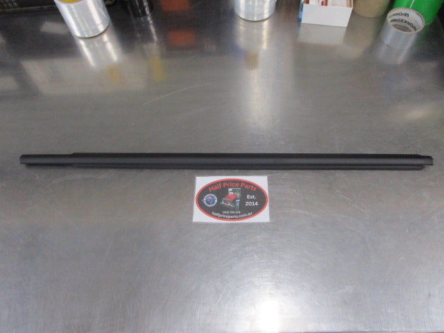 Hyundai Santa Fe Genuine Right Hand (Drivers) Front Door Outside Weather Strip Belt New Part