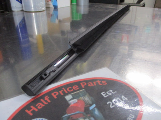 Hyundai Santa Fe Genuine Right Hand (Drivers) Front Door Outside Weather Strip Belt New Part