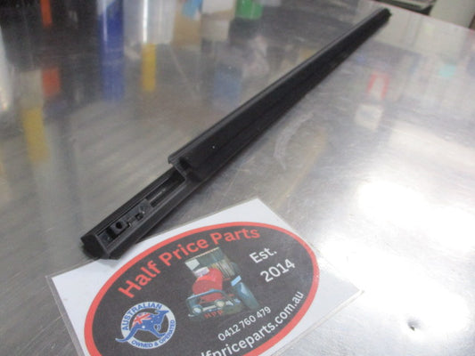 Hyundai Tucson Genuine Right Hand Front Door Outer Belt Mold New Part