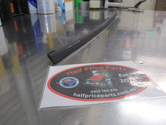 Hyundai i40 Genuine Right Hand Rear Door Frame Moulding New Part