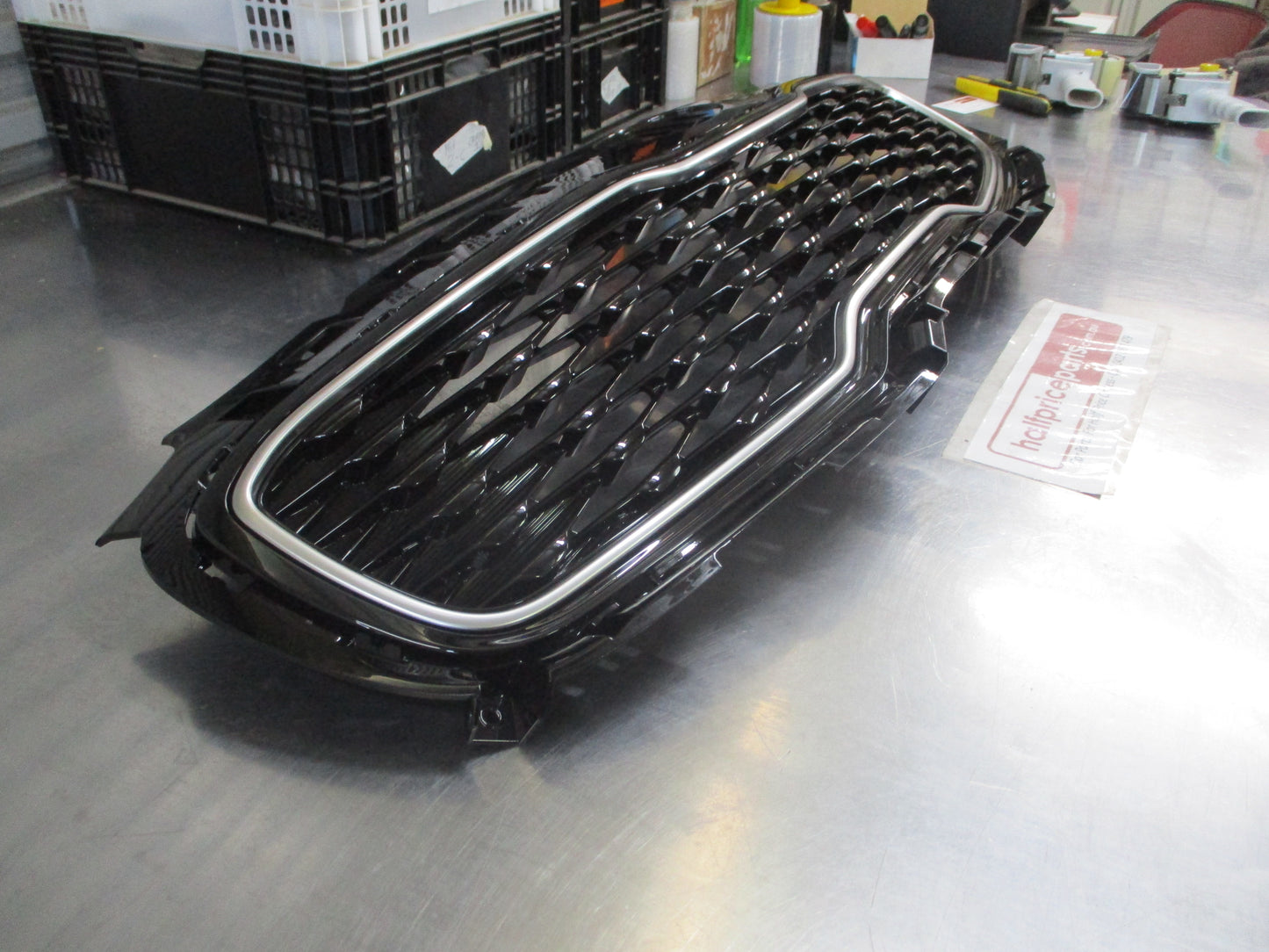 Kia Sportage Genuine Front Radiator Grille (Black And Chrome) New Part