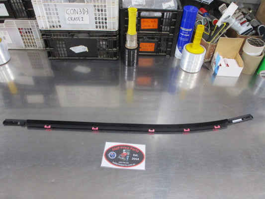 Hyundai Elantra Genuine Right Hand Rear Weatherstrip Belt Molding New Part