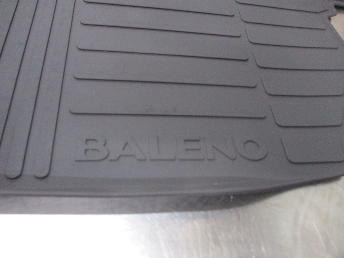 Suzuki Baleno Genuine Set Of 4 Lipped Rubber Mat Set New Part