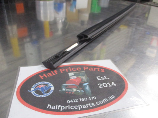 Hyundai Santa Fe Genuine Left Hand Front Outer Weather Strip New Part