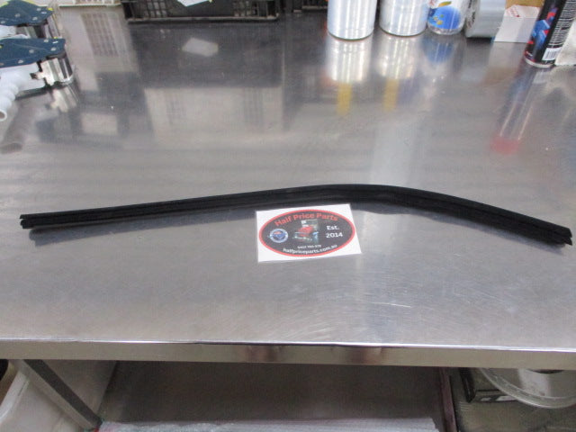 Hyundai Tucson Genuine Right Hand Front Window Belt Mold Seal New Part
