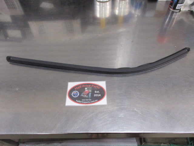 Hyundai Tucson Genuine Right Hand Front Window Belt Mold Seal New Part