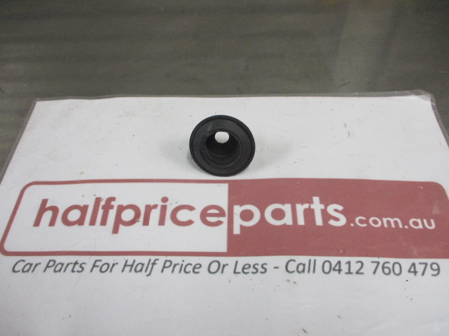 Holden Captiva Genuine Rear Tailgate Wiper Arm Grommet New Part