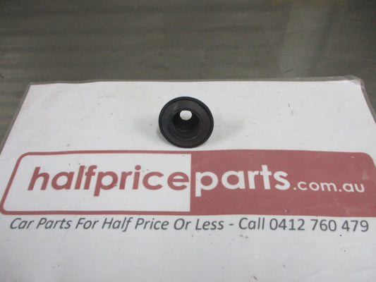 Holden Captiva Genuine Rear Tailgate Wiper Arm Grommet New Part