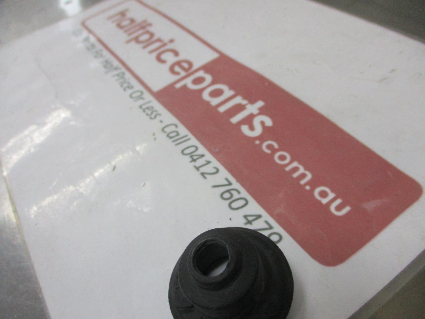 Holden Captiva Genuine Rear Tailgate Wiper Arm Grommet New Part